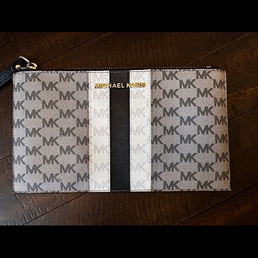 Michael Kors Monogram large wristlet Black and Gray 100% authentic